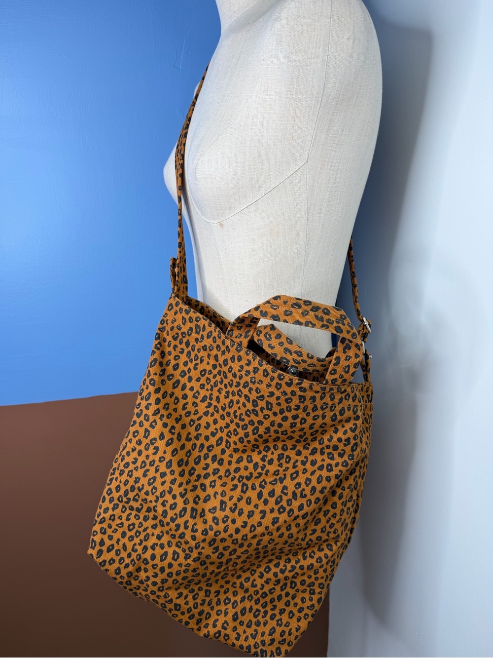 BAGGU horizontal duck bag in leopard print